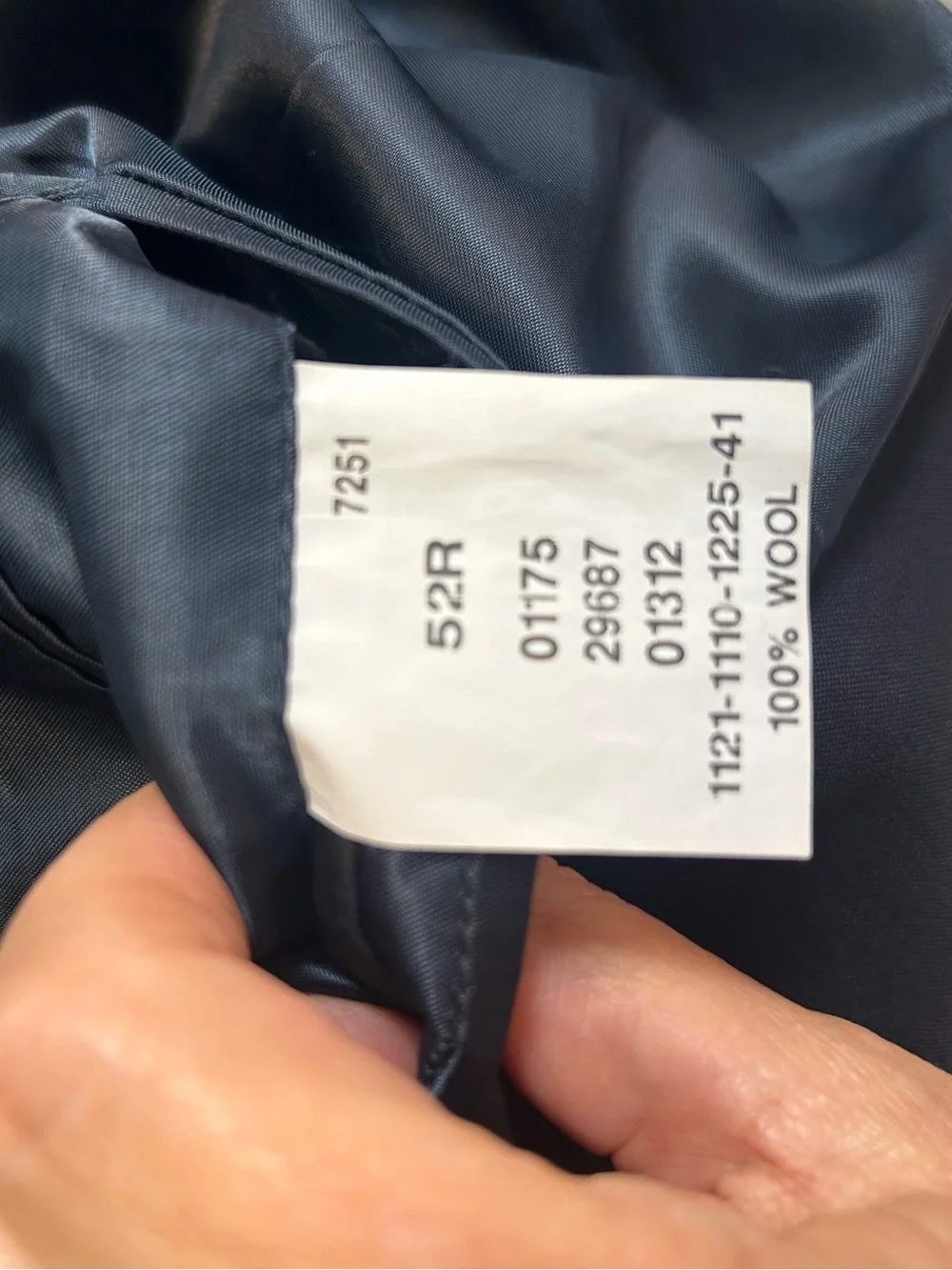 Jos. A. Bank navy lightweight wool men’s single breasted blazer. Size 52R EUC